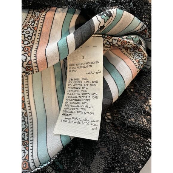 Chico's Women's Paisley Tiered Sleeve Top Size 2 Large Flowy Boho Lace Hem - Picture 7 of 10